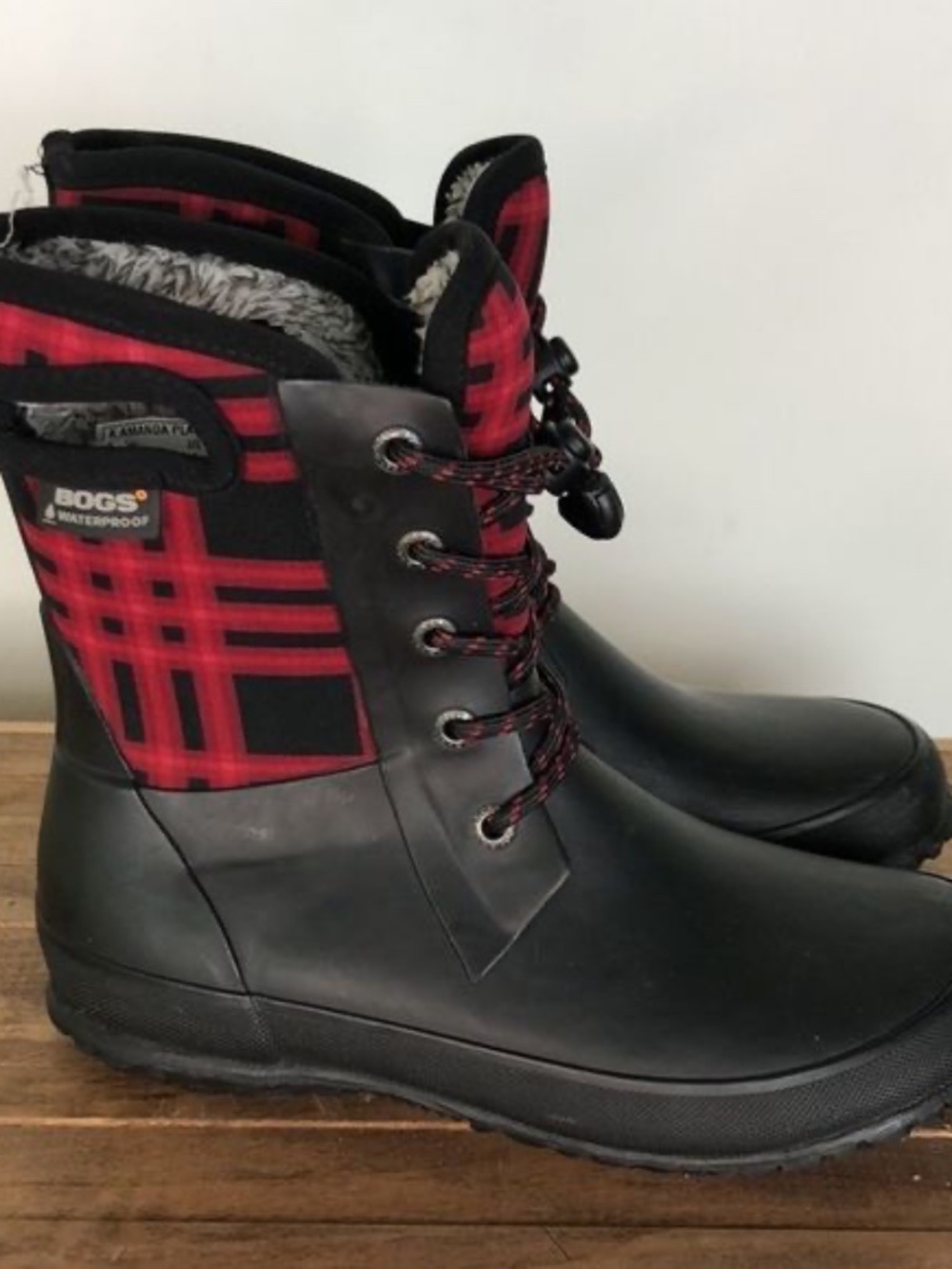 BOGS waterproof Buffalo check red and black rain boots us youth kids size 2